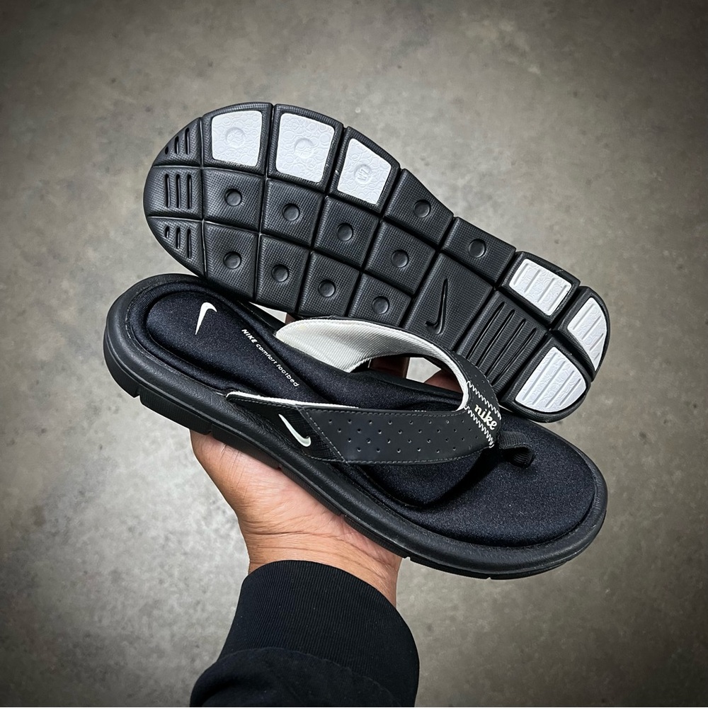 WMNS NIKE COMFORT THONG BLACK WHITE FOOTBEDS FOOT BED FOOTBED COMFY CUSHION